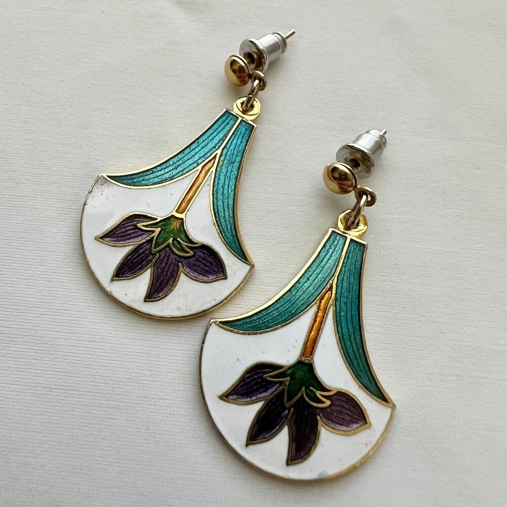 Vintage Cloisonné White Enamel Flower Dangle Gold Tone Costume Estate Earrings